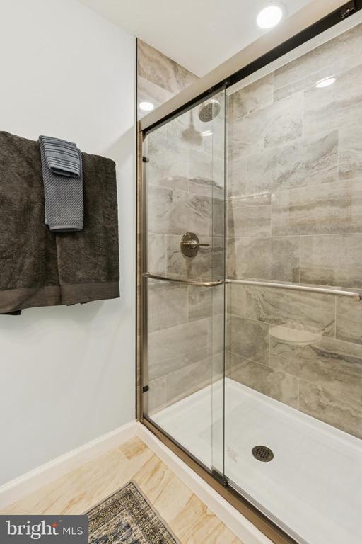 Building Photo - 5068 Macnamara Dr