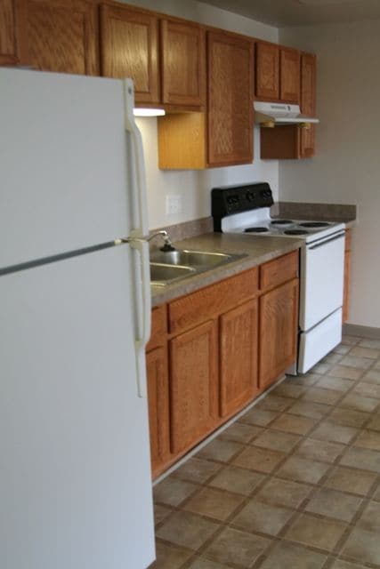 Building Photo - 3 br, 1 bath Apartment - Galston Apartments