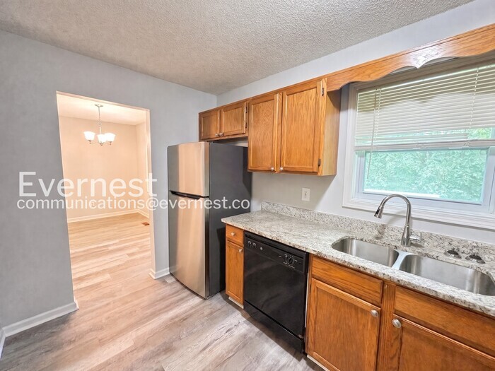 Building Photo - 229 Hampton Dr