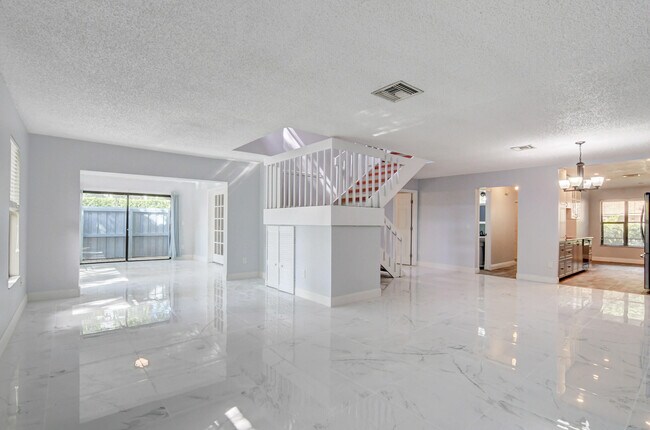 Building Photo - 11834 Donlin Dr