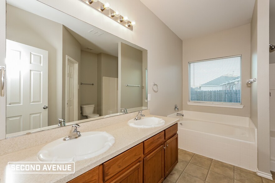 Building Photo - 204 Freedom Trl