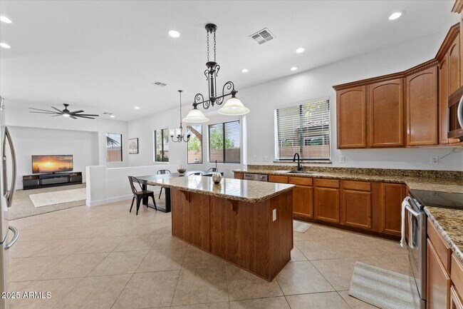 Building Photo - 3557 S Halsted Ct
