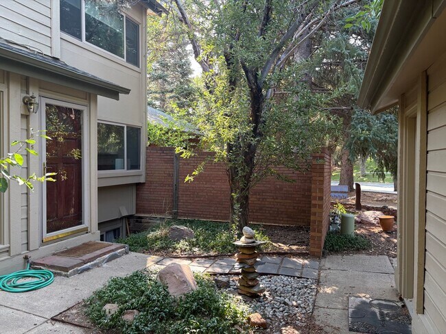 Primary Photo - 4 Bed 3.5 Bath Wonderland Hill Townhouse