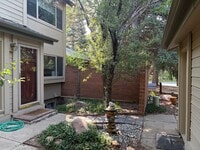 Building Photo - 4 Bed 3.5 Bath Wonderland Hill Townhouse. ...