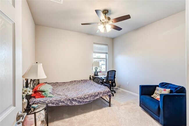 Building Photo - 722 Kingston Pl