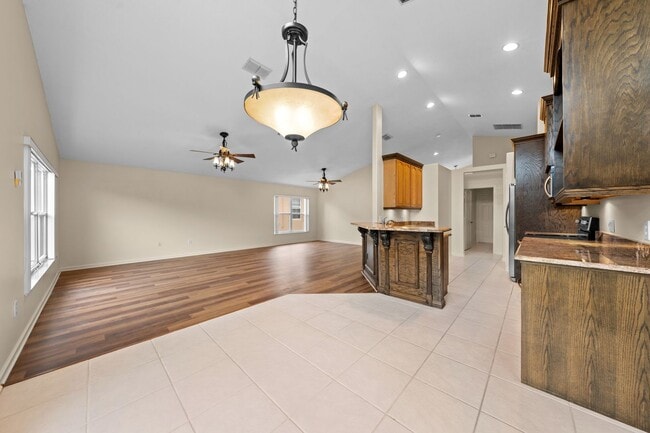 Building Photo - Immaculate 3 Bedroom Home in Gated Community - Stonefield