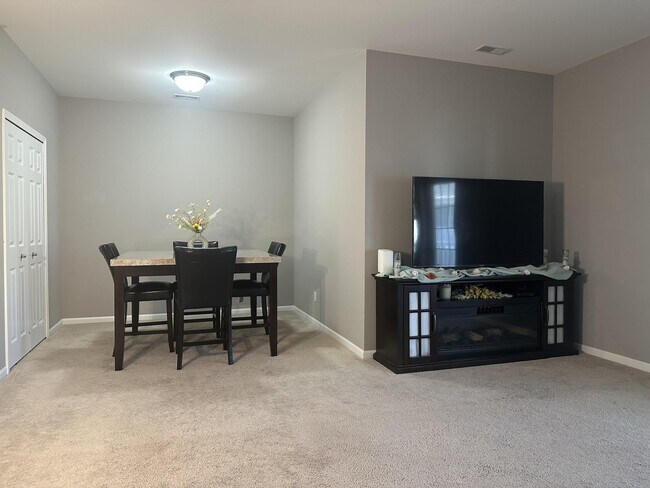 Building Photo - 1078 W Summerfield Gln Cir