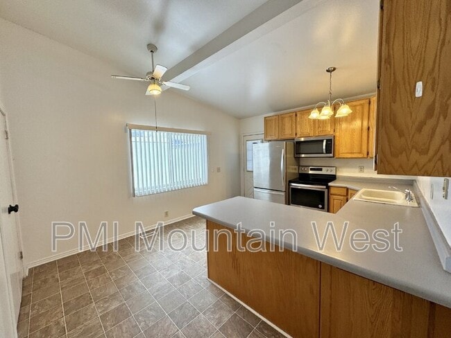 Building Photo - 4927 W Pavant Ave