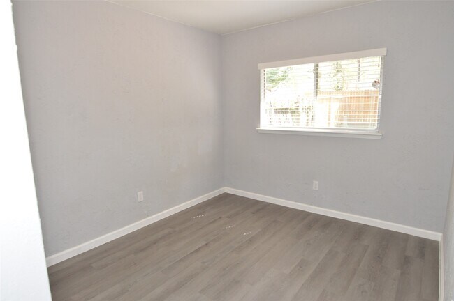 Building Photo - 5214 Beaverhill Dr