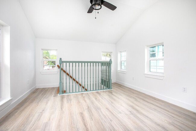 Building Photo - Studio Apartment in Daytona with Beach Vie...