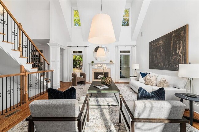 Building Photo - 4715 Westfield Dr NE