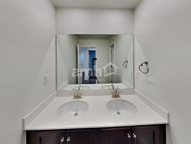 Building Photo - 578 Rivermist Dr