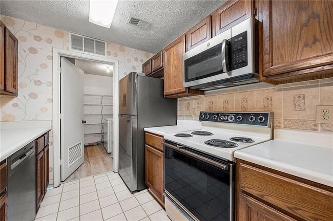Building Photo - 1306 McClelen Way