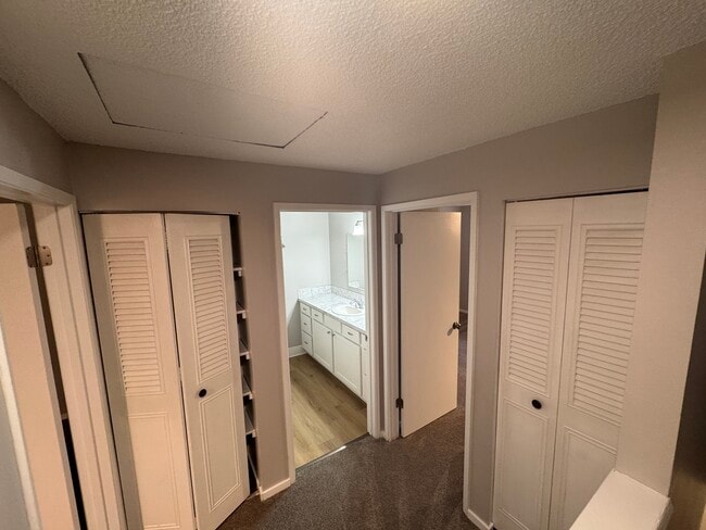 Building Photo - Fully renovated 2 bedroom, 1.5 bath apartment available with Separate Garage!  Updated Kitchen wi...