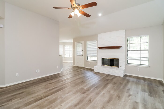 Building Photo - 1207 Belclaire Ln
