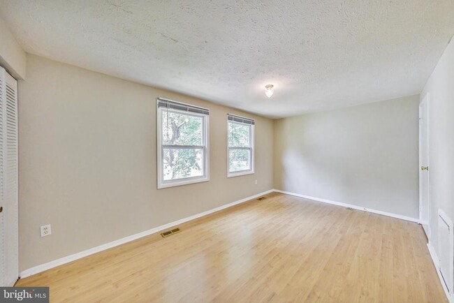 Building Photo - 11141 Captain's Walk Ct