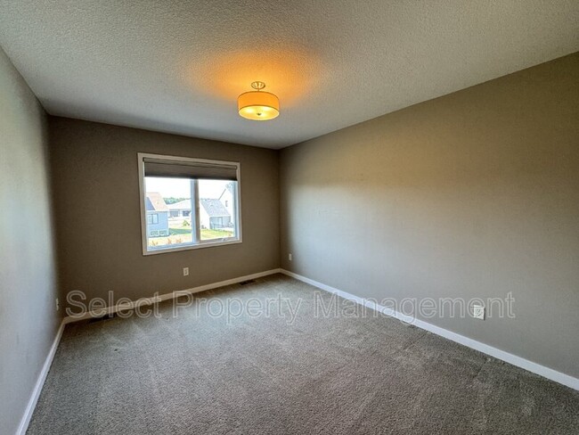 Building Photo - 1752 Woodlark Dr