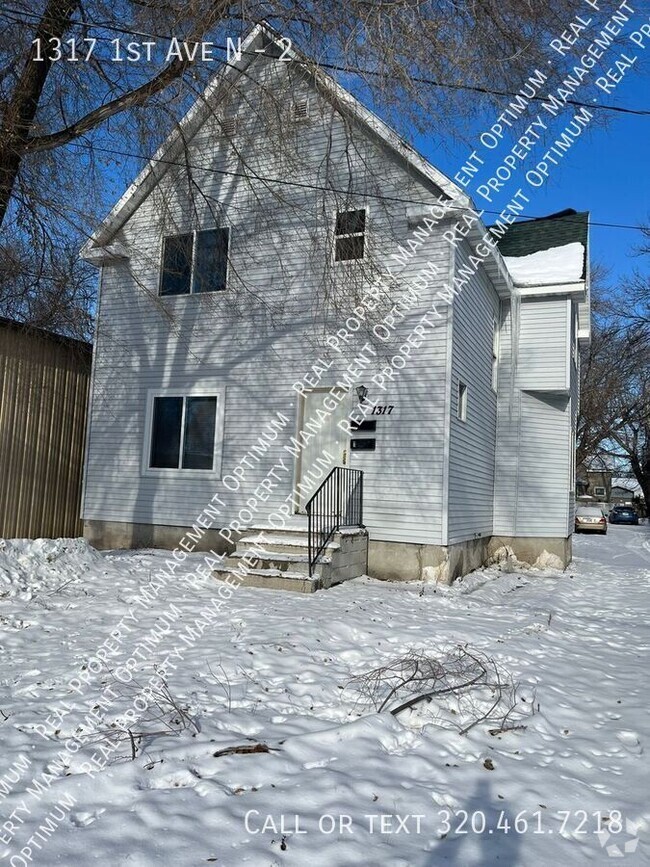 Building Photo - 3 Bedroom 1 1/2 Bath Upper Level Duplex in...