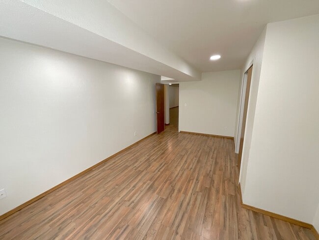 Building Photo - 4 Bedroom Home Available Near Research Pkwy & Scarborough Dr!