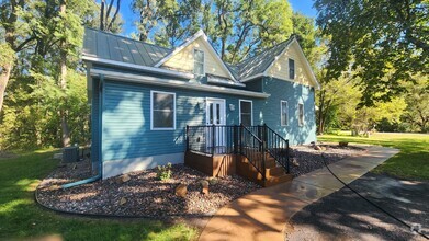 Building Photo - Country Living Just Minutes From Eau Clair...