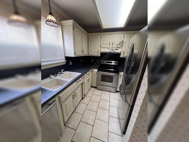 Building Photo - 805 Woodward Ave