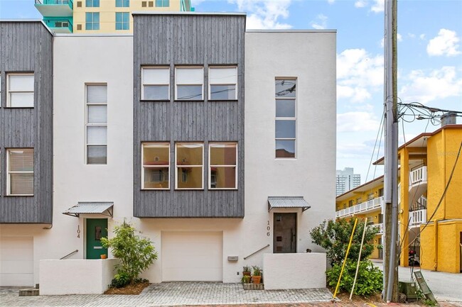 Building Photo - 106 Fareham Pl N