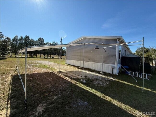 Building Photo - 5469 W Grovepark Rd