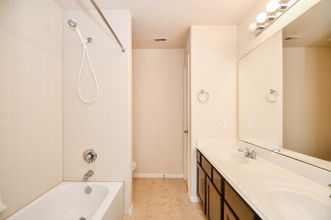 Building Photo - 2135 Waterford Park St