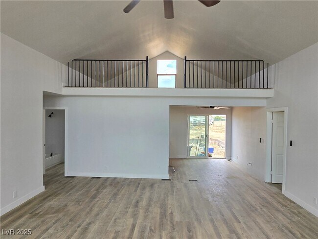 Building Photo - 270 W Patricia Ave