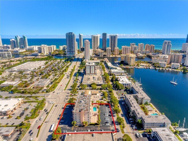 Building Photo - 2200 E Hallandale Beach Blvd