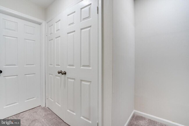 Building Photo - 3700 Roxbury Ln