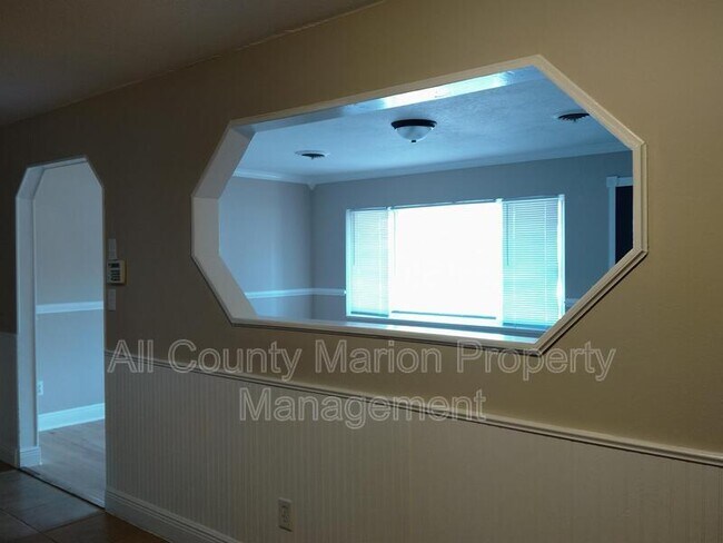 Building Photo - 2100 SW 42nd Ave