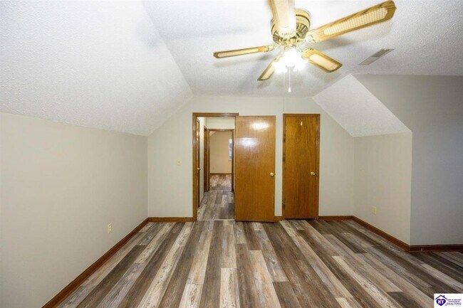 Building Photo - 2001 Oak Meadow Dr