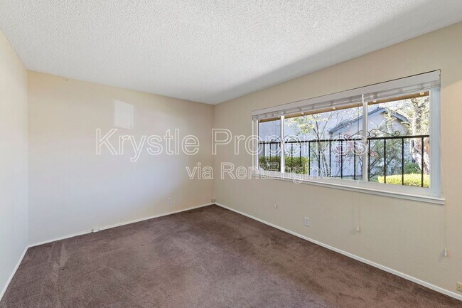 Building Photo - 130 Yorkshire Ct