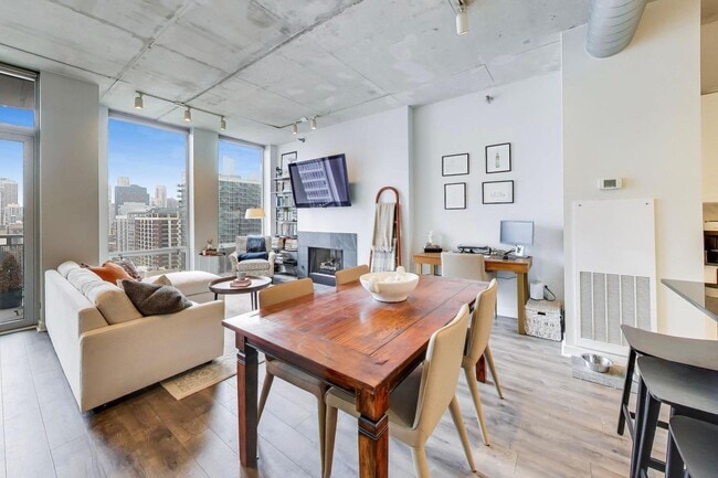 Building Photo - 720 N Larrabee St