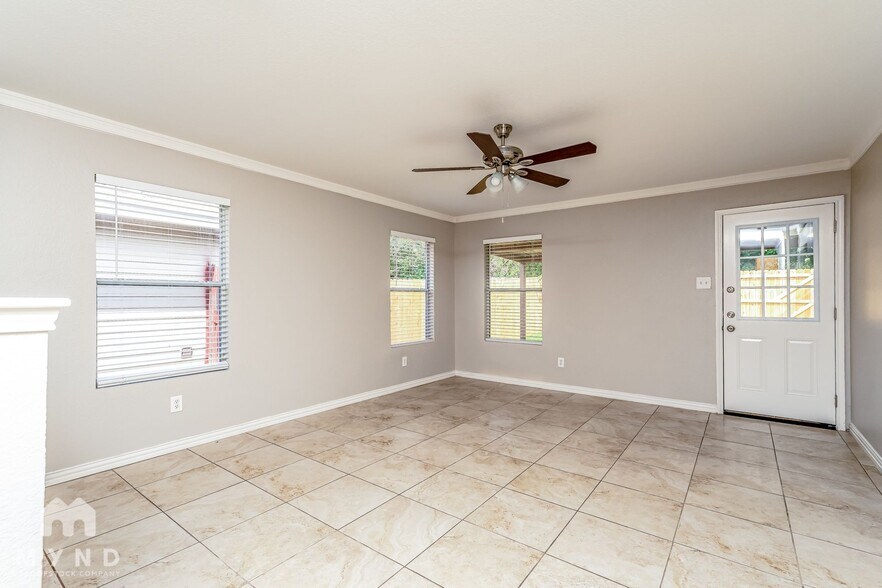 Building Photo - 8924 Sun Haven Way