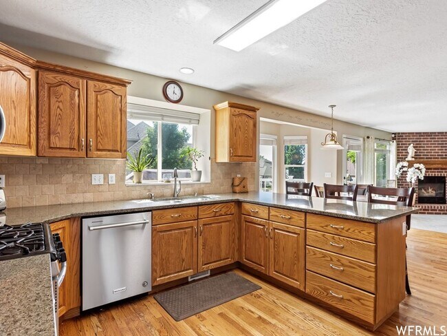 Building Photo - 3-bedroom, 2.5-bathroom home