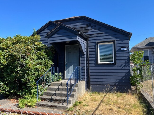 Primary Photo - Three Bedroom in the Heart of Bremerton. P...