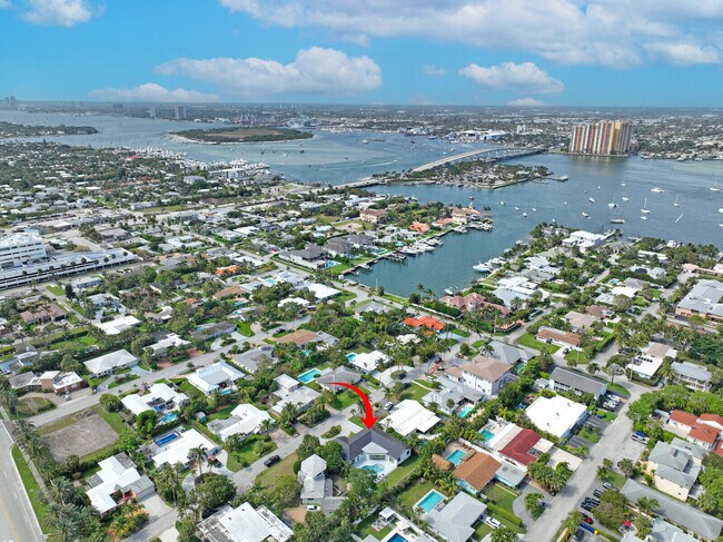 Building Photo - 1248 N Harbor Dr