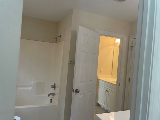 Building Photo - Outstanding Five Bedroom Three Full Bathro...
