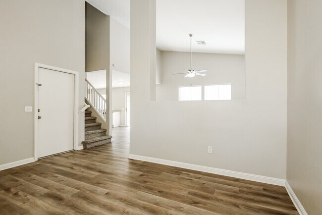 Building Photo - 668 E Colt Ct