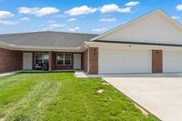 Building Photo - Lovely Updated Townhome for rent!