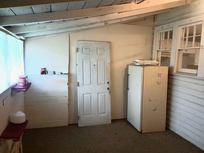 Building Photo - 227 S Main St