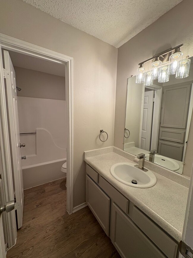 Building Photo - Newly Renovated Duplex - Northwest San Ant...