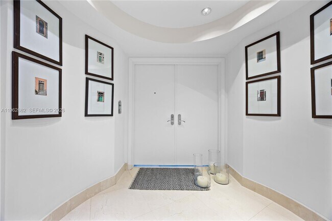 Building Photo - 17001 Collins Ave