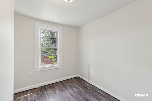 Building Photo - Charming 3BR Townhome in Baltimore