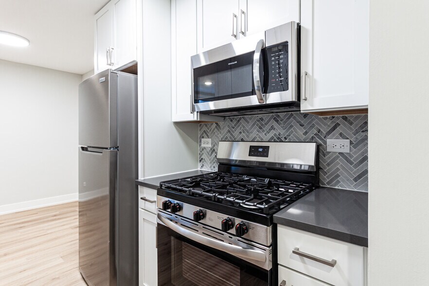 Building Photo - 520 W Aldine Ave