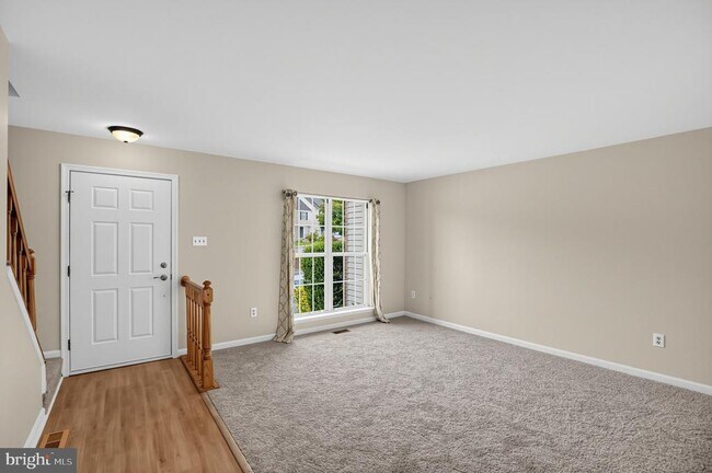 Building Photo - 502 Meadowmist Way