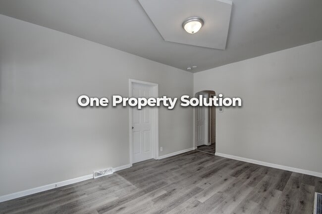 Building Photo - 437 Hovey St