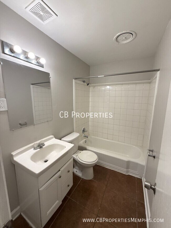 Building Photo - 3829 Tessland Rd